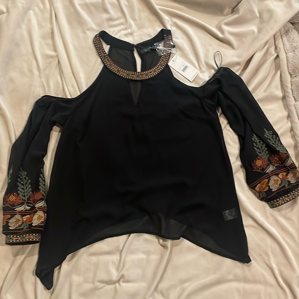 Medium, sheer, block top, off the shoulders